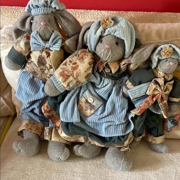 Melissa Ann Charming Plush Bunny Trio in Blue and Floral Outfits - Picture 6 of 9